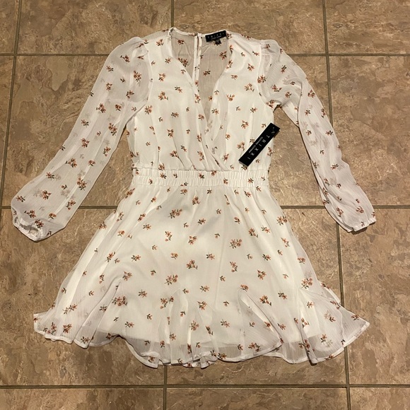Trixxi Dresses & Skirts - 💕White Floral Pattern Dress💕